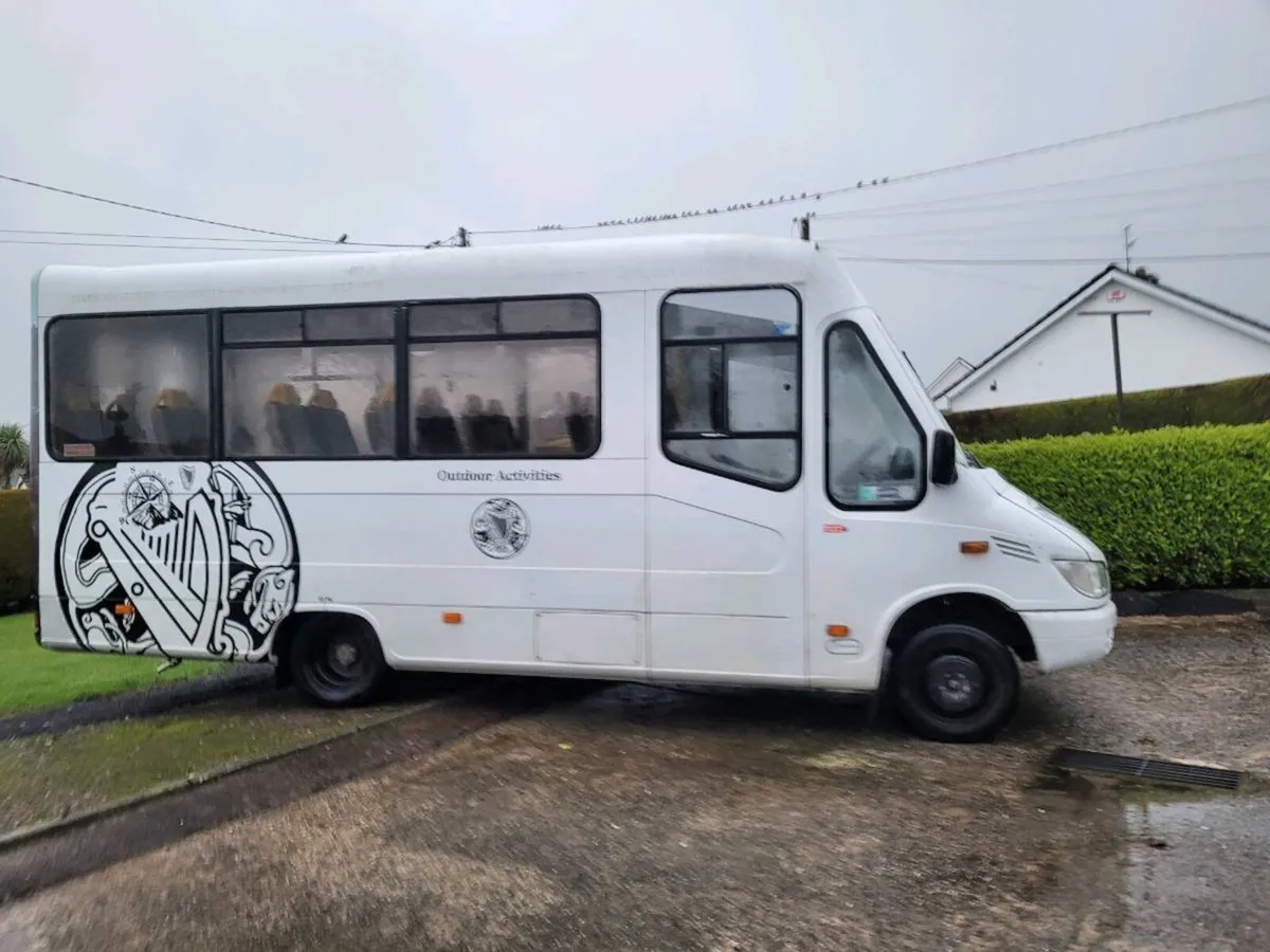 Minibus / Camper - Image 1