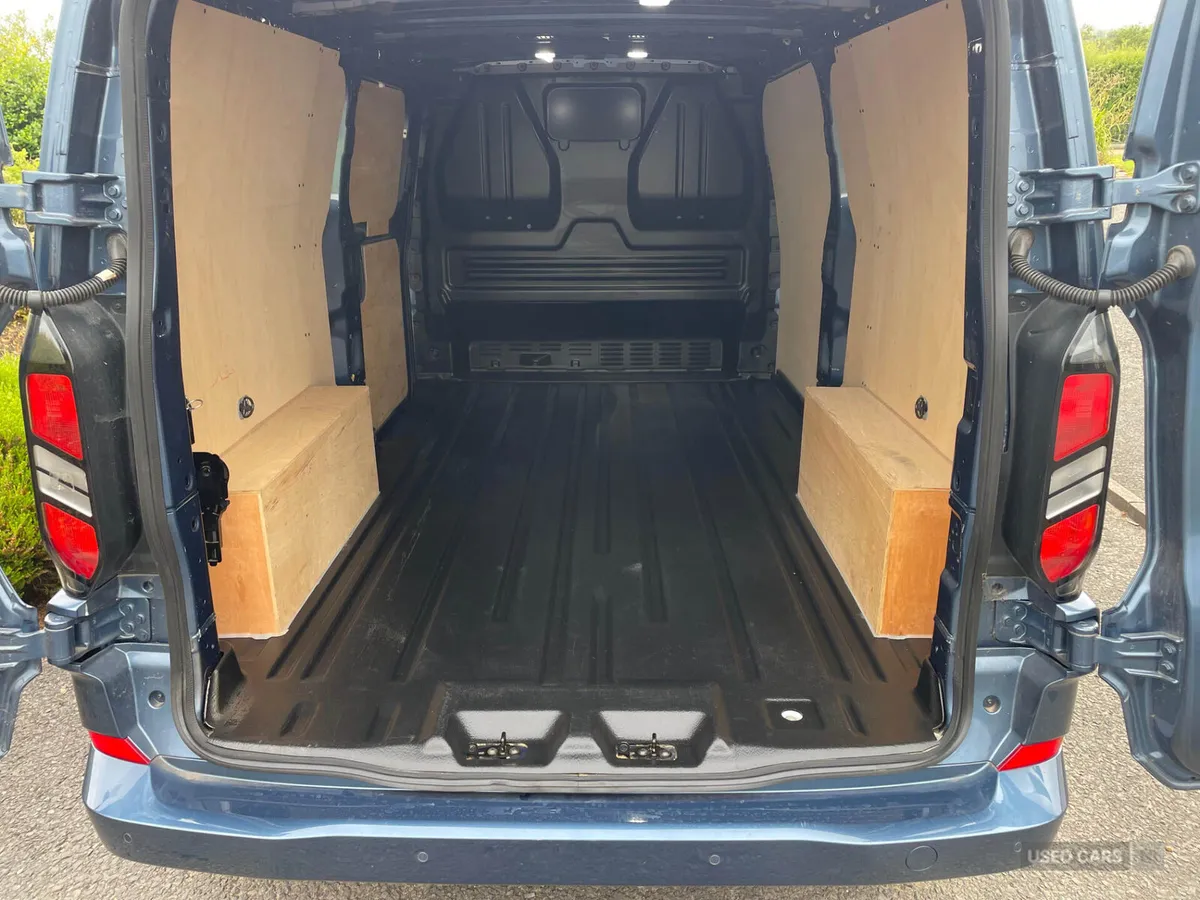 Ford Transit Custom 320 L2 DIESEL FWD - Image 4