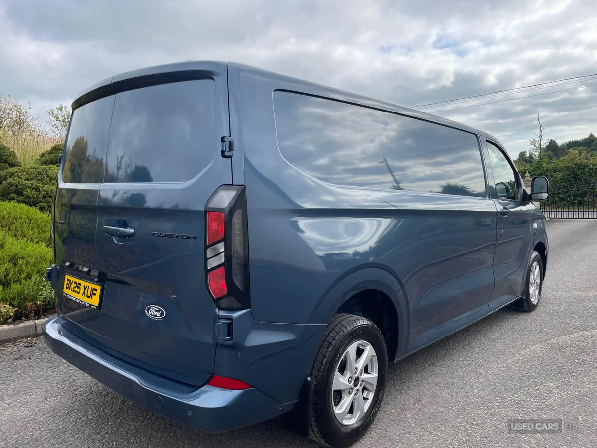 Ford Transit Custom 320 L2 DIESEL FWD - Image 2