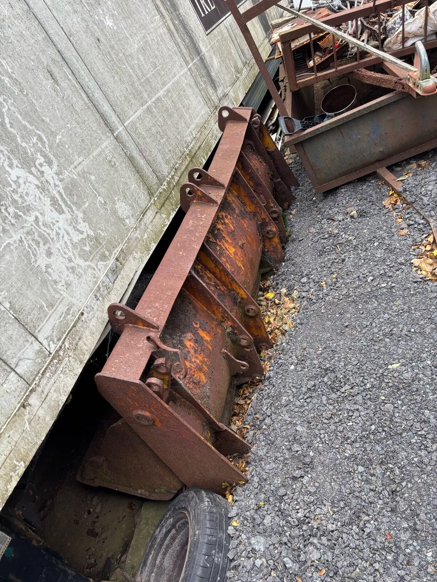 Jcb 3cx front bucket - Image 1