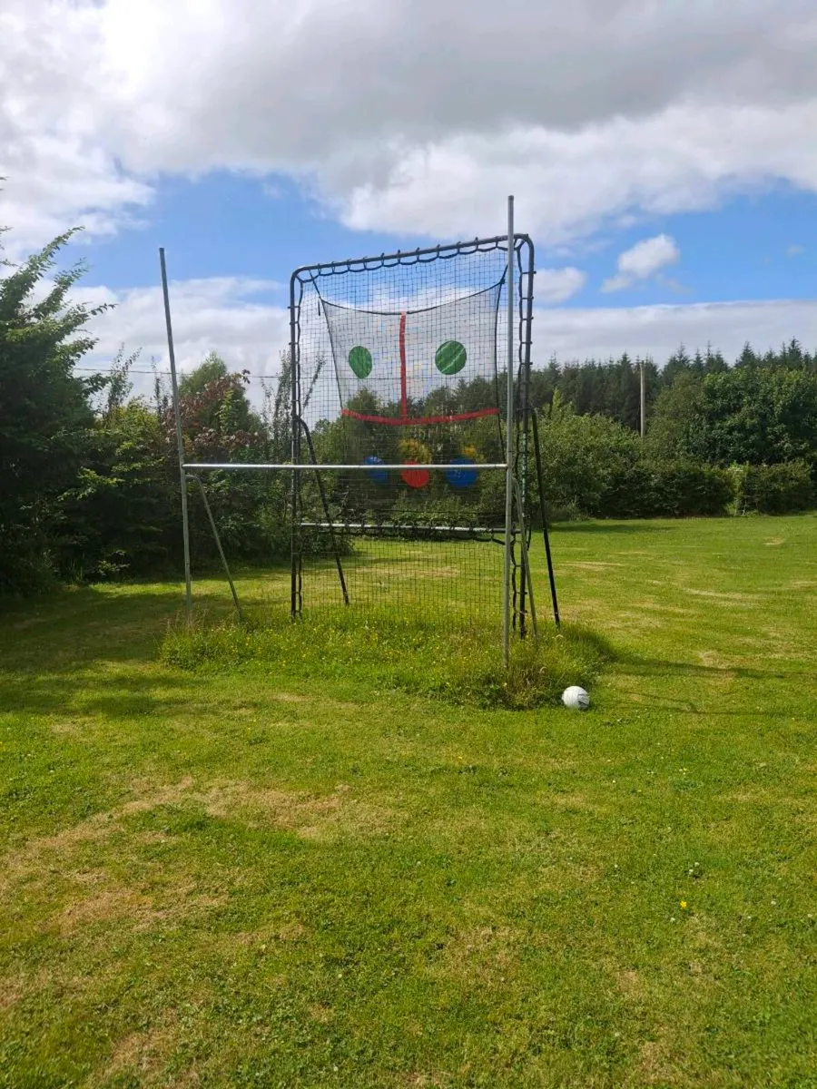 Football rebounder - Image 1