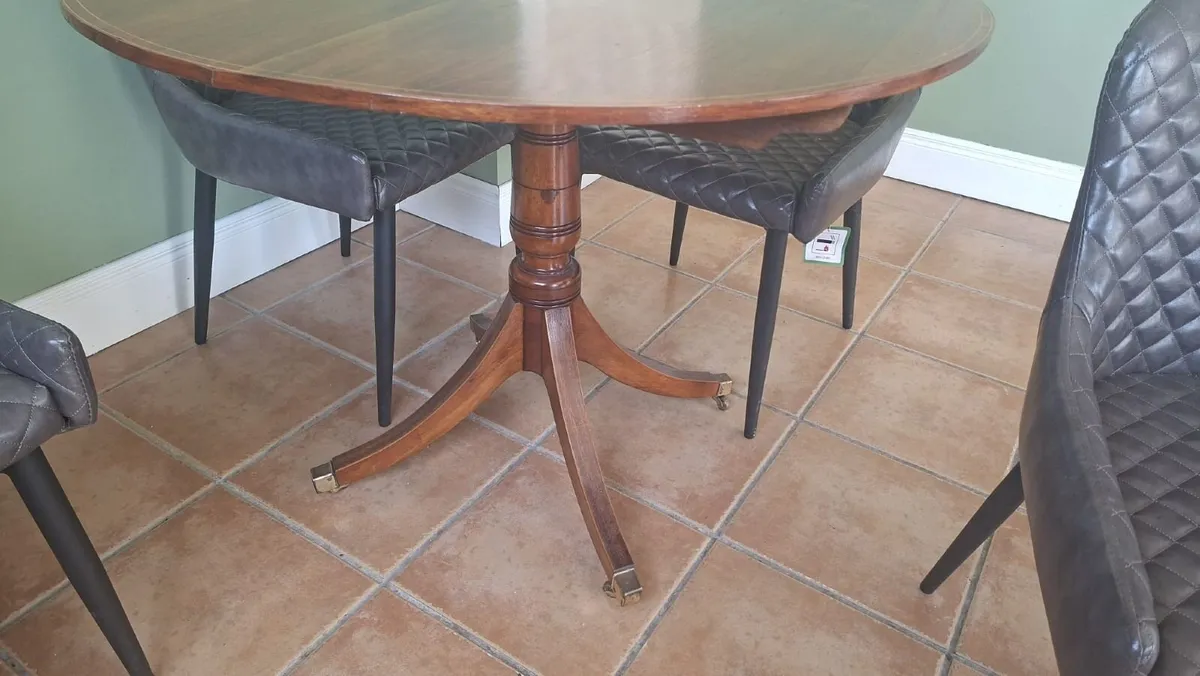 Table & Chairs - Image 2
