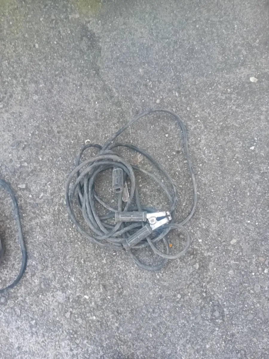 Jump leads - Image 1