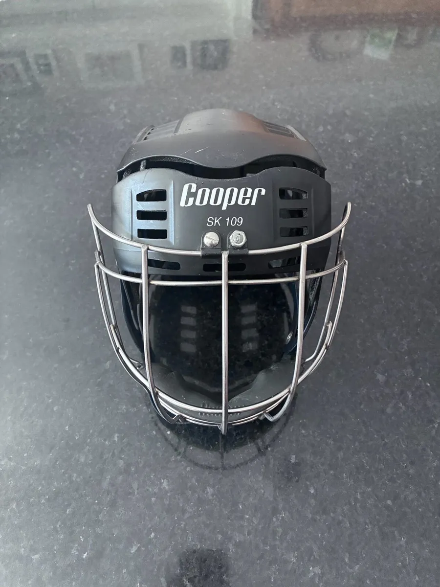 Cooper SK109 Hurling Helmet - Image 1