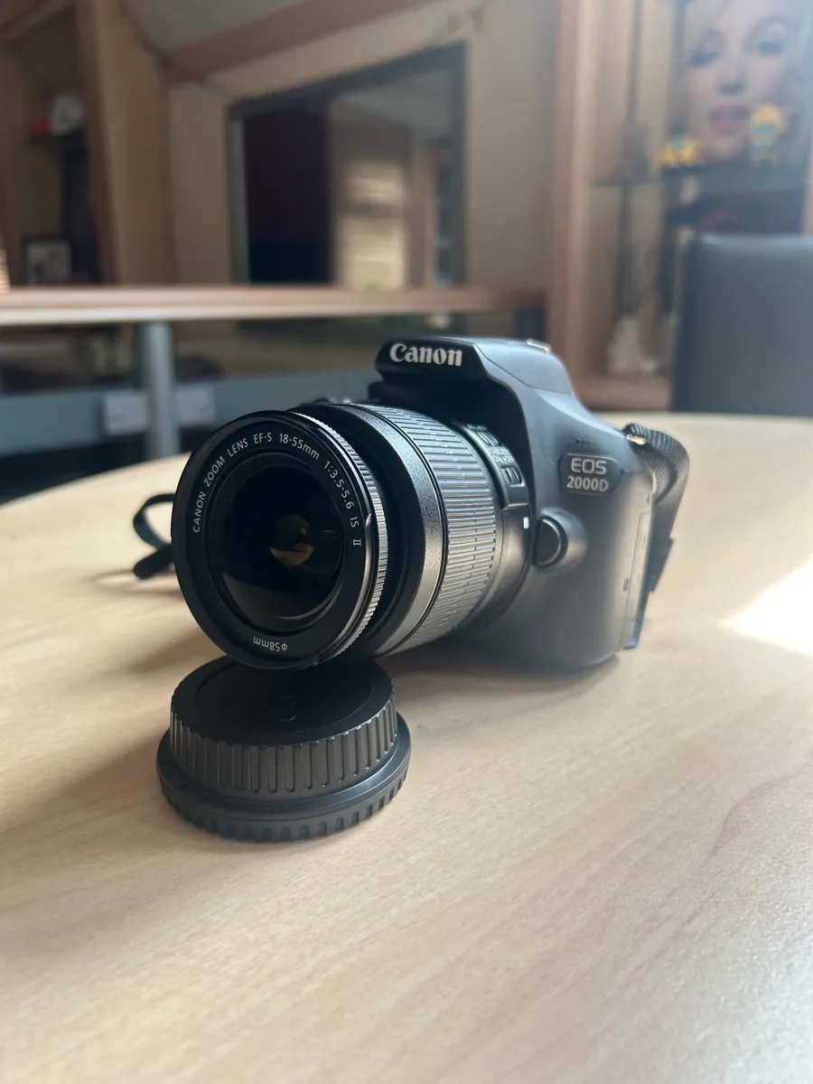 Canon EOS2000D DSLR Camera with Carry Bag - Image 2