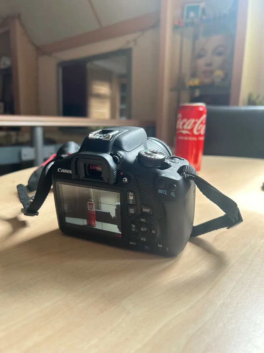 Canon EOS2000D DSLR Camera with Carry Bag - Image 3