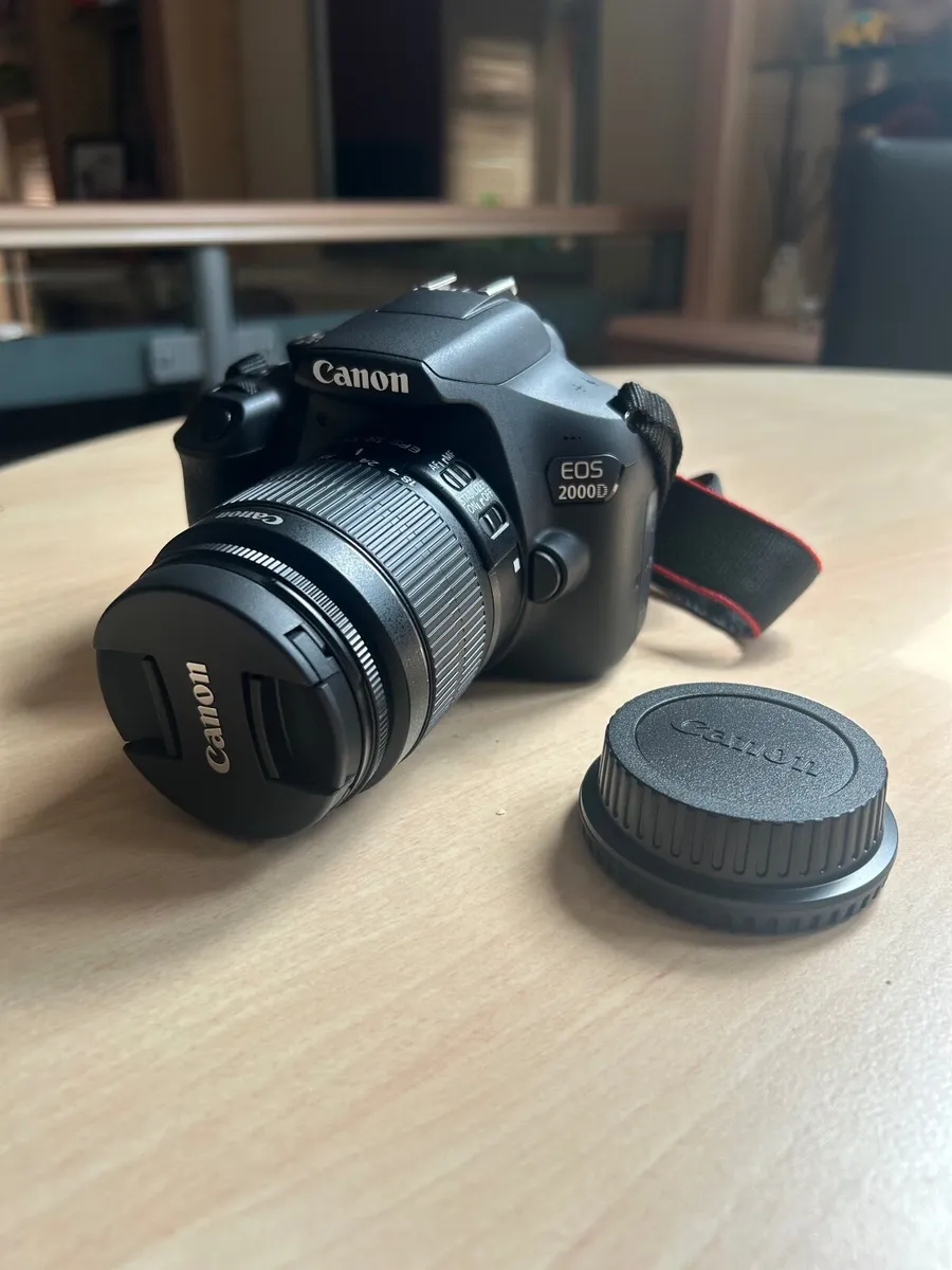 Canon EOS2000D DSLR Camera with Carry Bag - Image 4