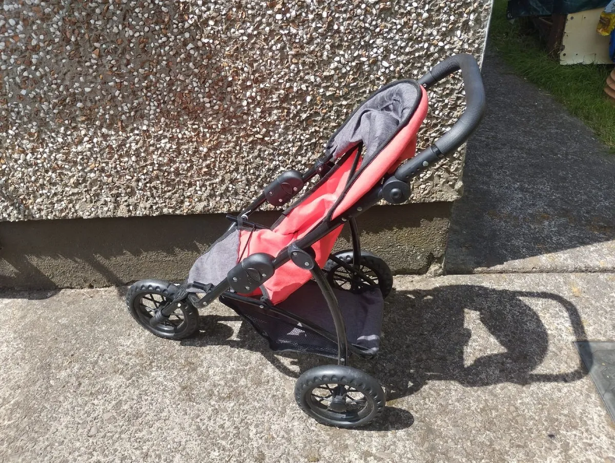 3-Wheel Doll Stroller – Excellent Condition - Image 3