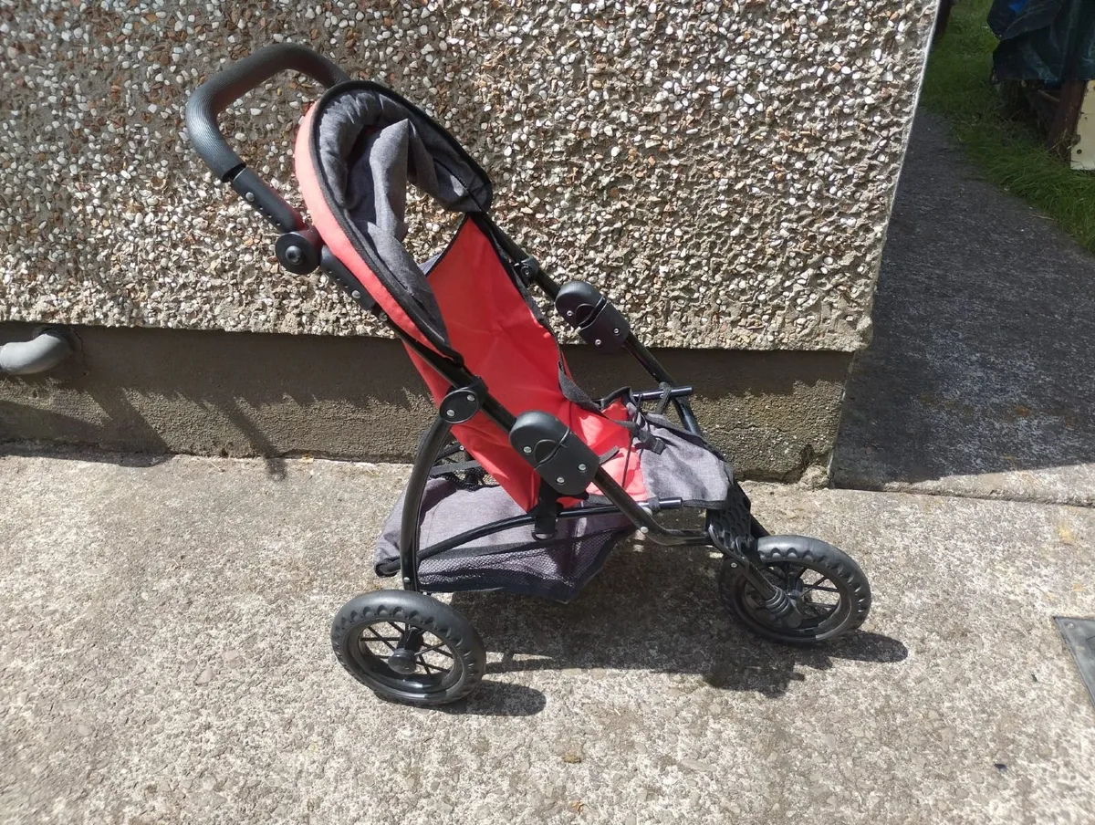 3-Wheel Doll Stroller – Excellent Condition - Image 4