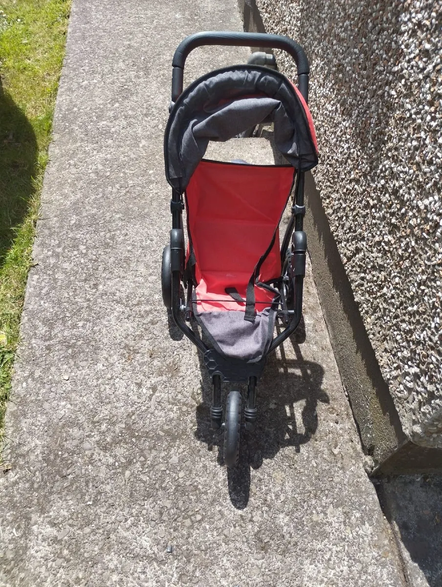 3-Wheel Doll Stroller – Excellent Condition - Image 1