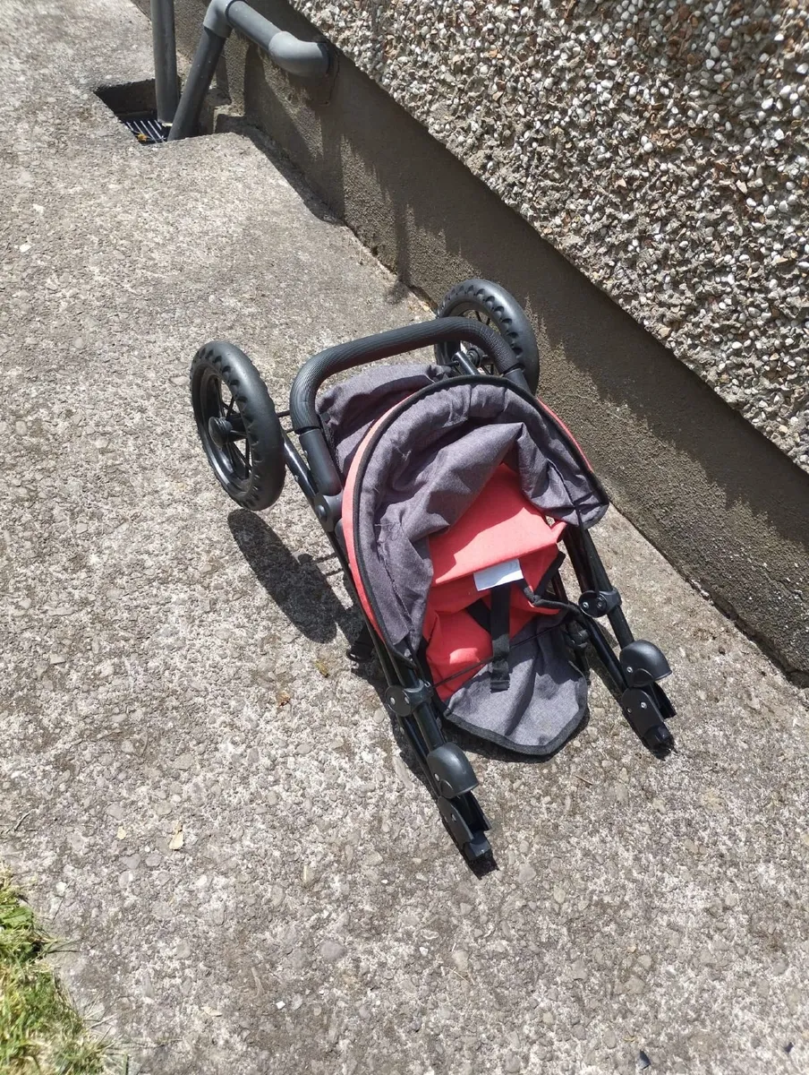 3-Wheel Doll Stroller – Excellent Condition - Image 2
