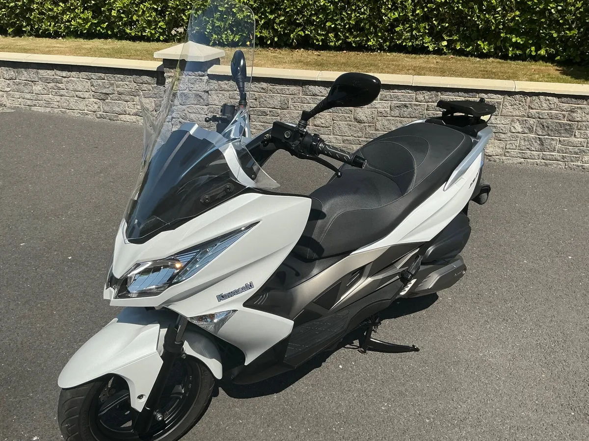 Kawasaki j300 with 2100 miles as new - Image 2