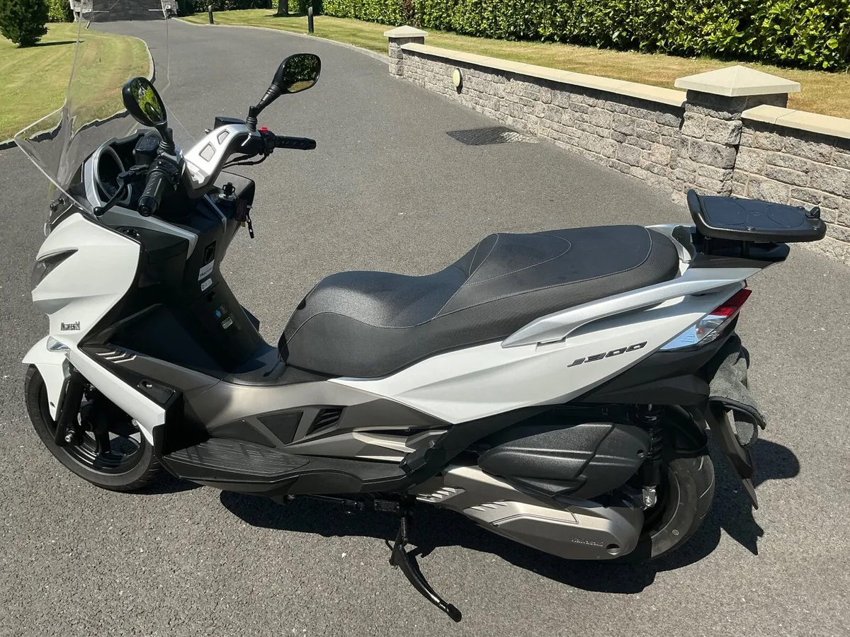 Kawasaki j300 with 2100 miles as new - Image 3