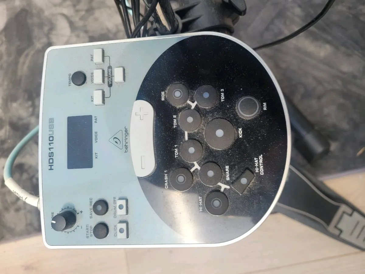 Electric drum kit + Amp + Stool - Image 2