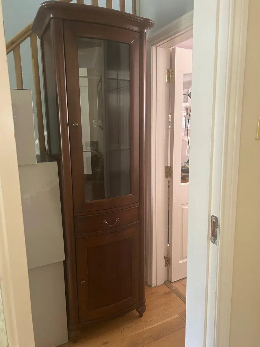 Cabinet - Image 1