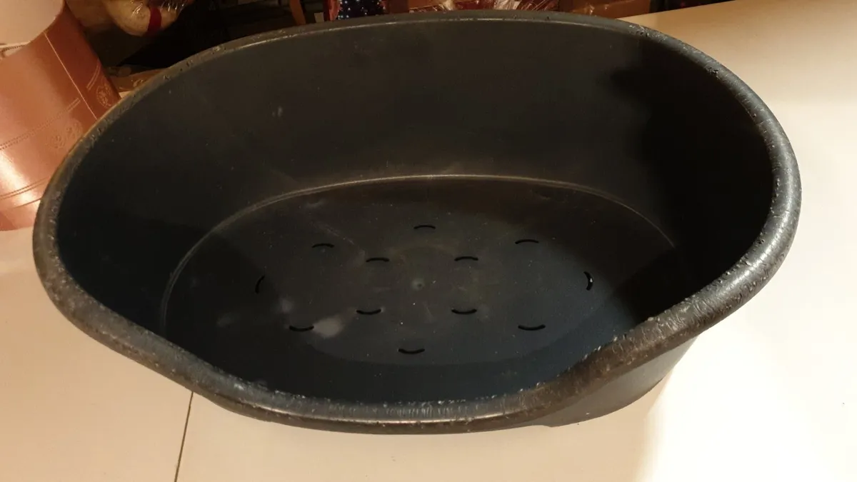 Navy plastic dog bed - Image 2
