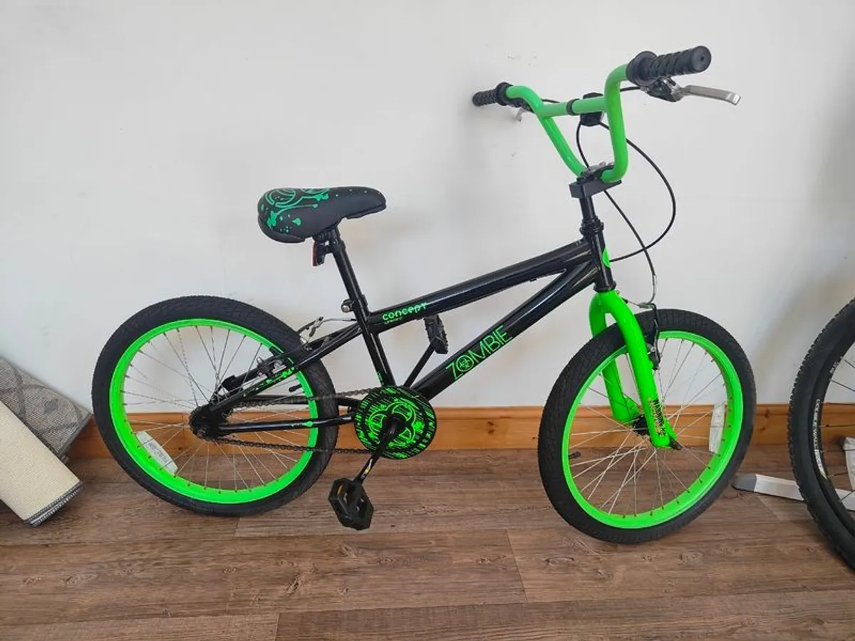 Two Children's Bikes - Image 1