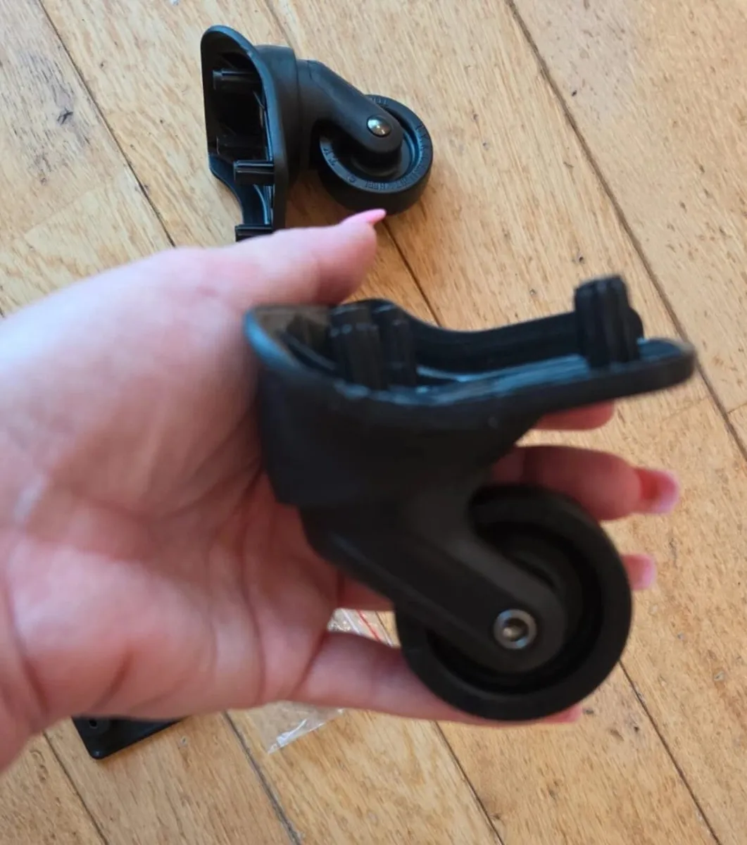 Luggage castor wheels - Image 4