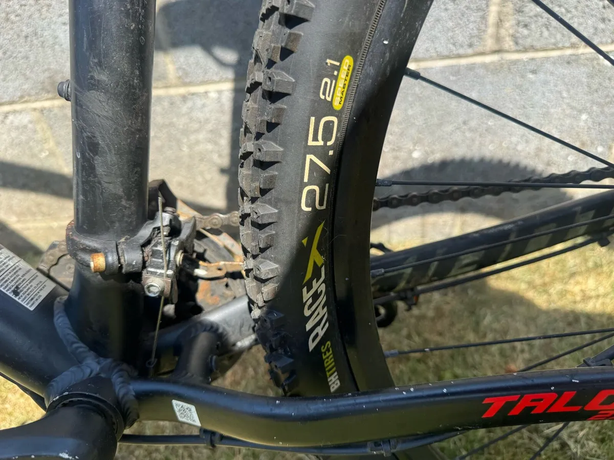 Giant Talon 3 27.5” Mountain Bike - Image 2