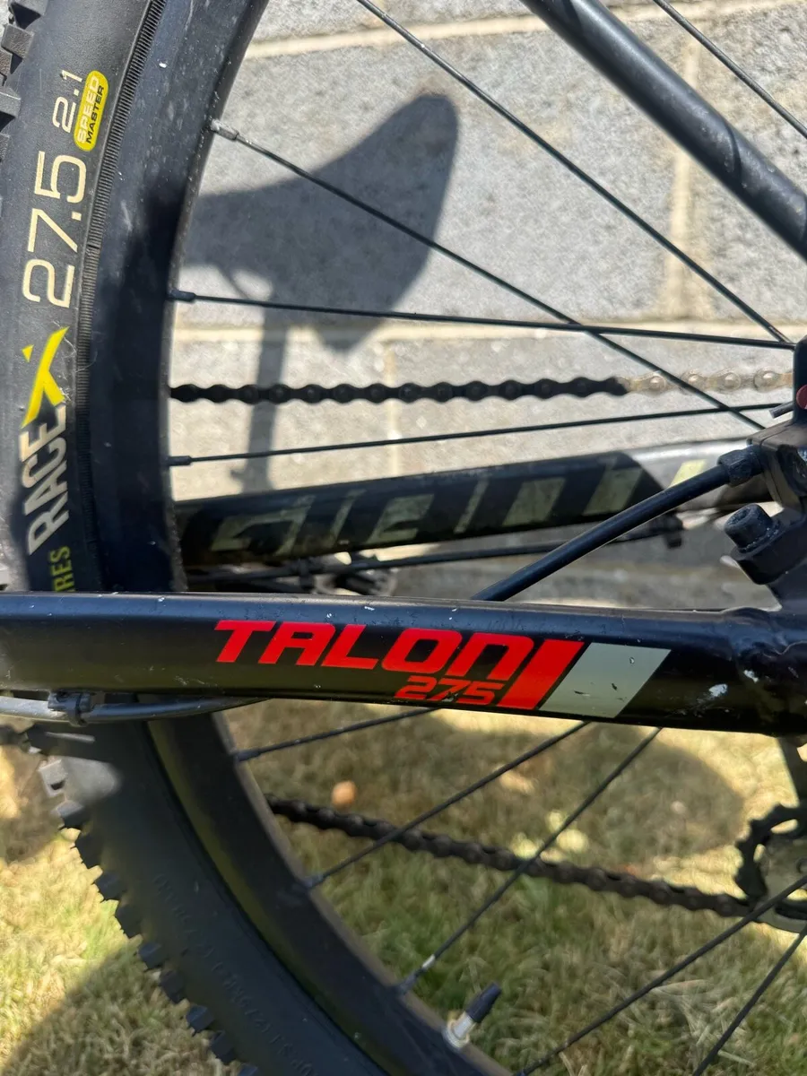 Giant Talon 3 27.5” Mountain Bike - Image 1