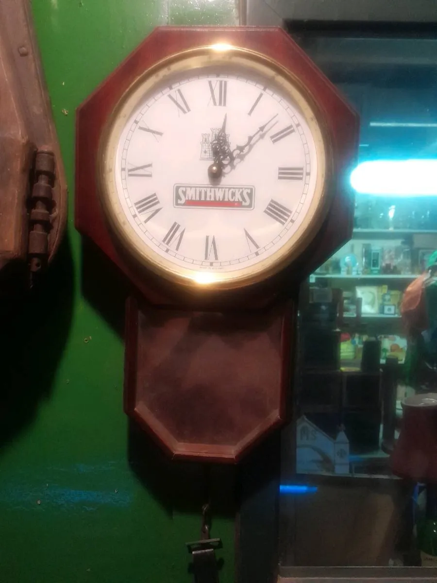 Vintage smithwicks advertising wall clock v - Image 1