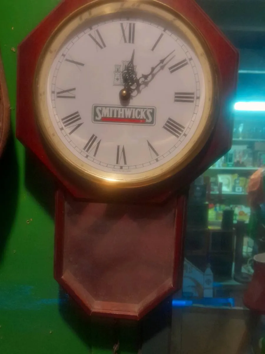 Vintage smithwicks advertising wall clock v - Image 2