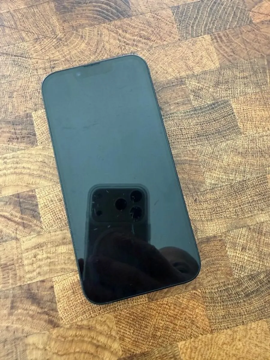 IPhone 14 256GB with OtterBox cover - Image 3