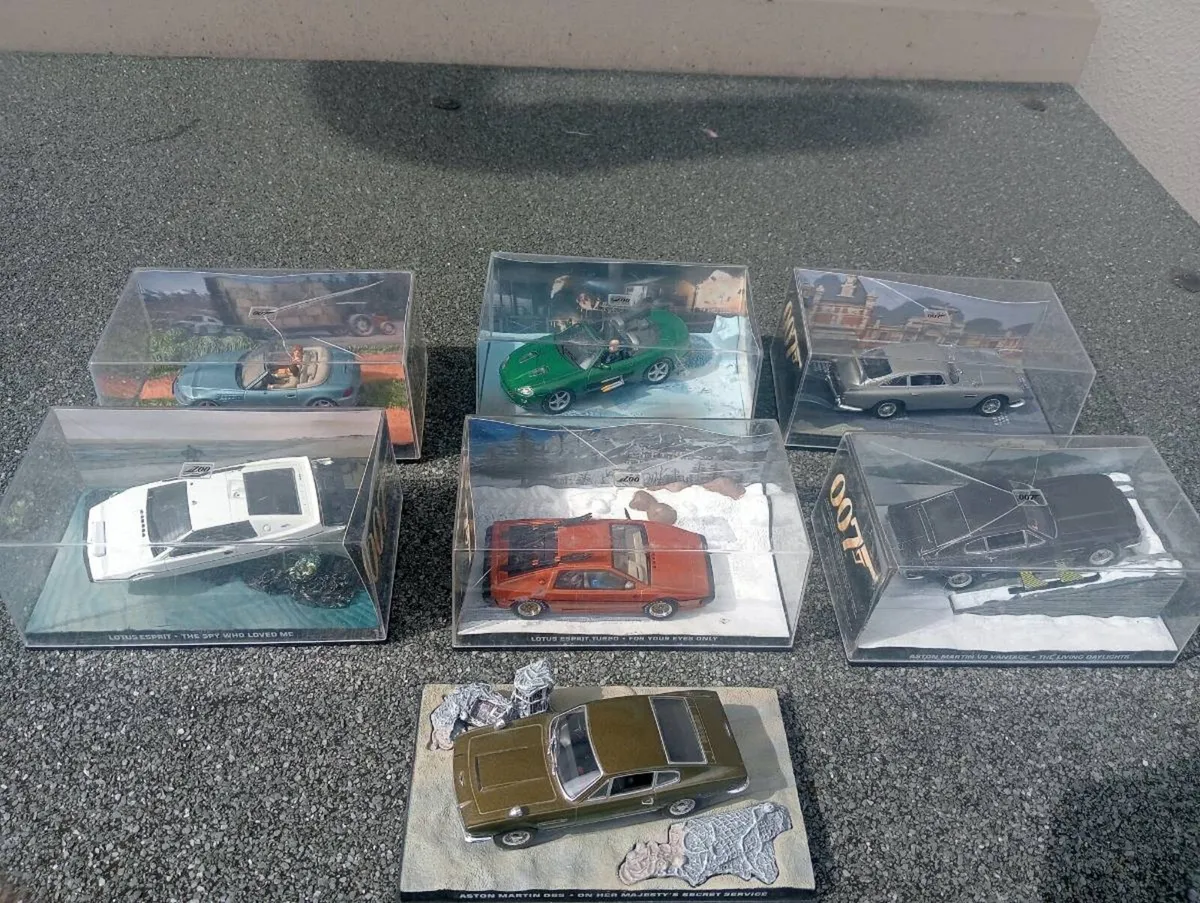 James Bond model cars - Image 1