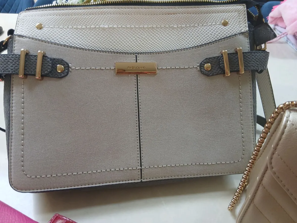 Ladies handbags - Image 3
