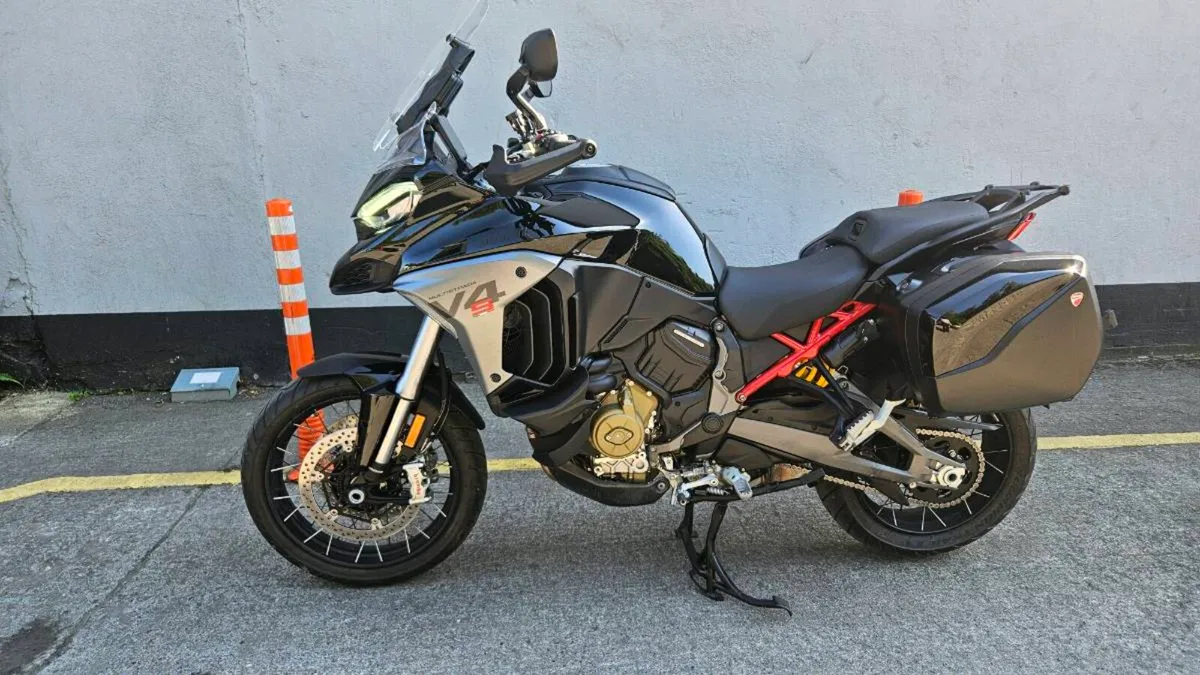 MY25 Multistrada v4s - Image 3