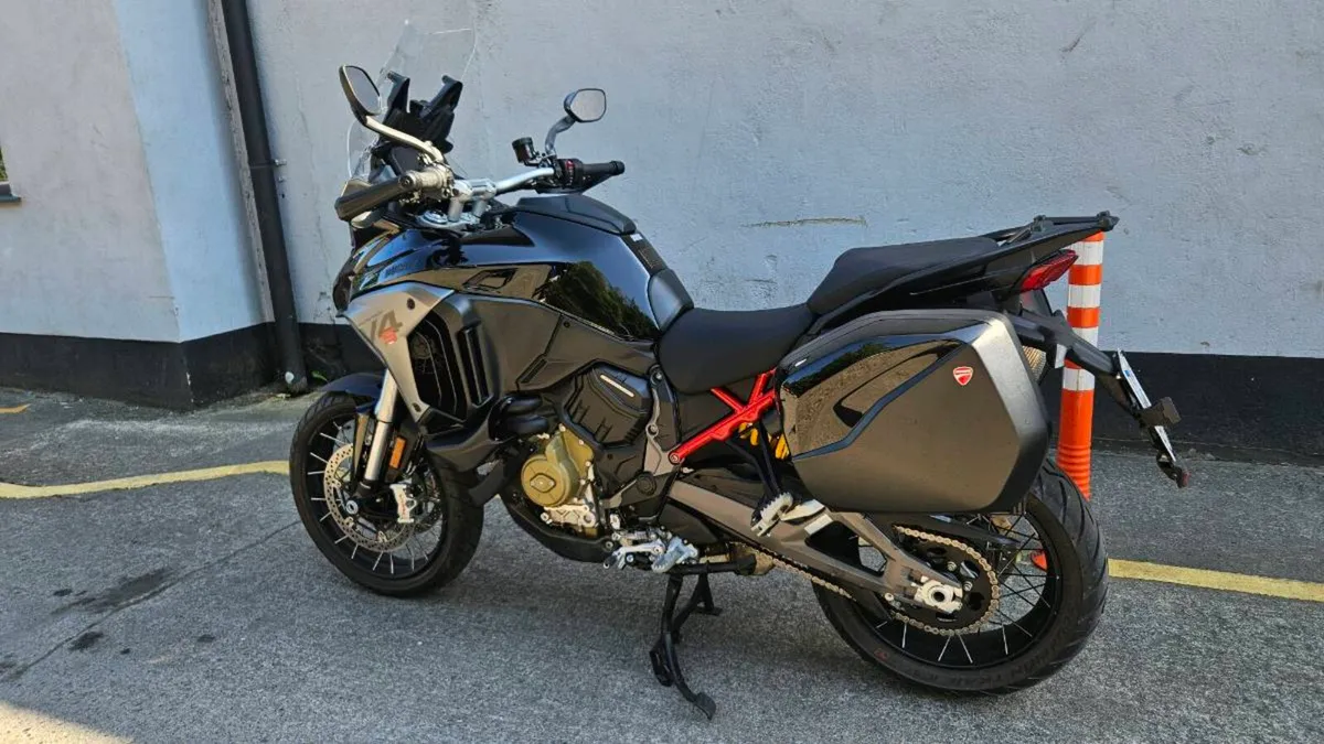 MY25 Multistrada v4s - Image 4