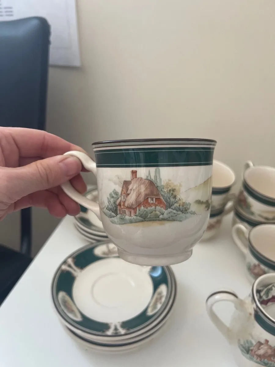 Keltcraft cups and saucers. - Image 4