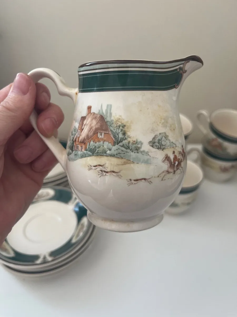 Keltcraft cups and saucers. - Image 3