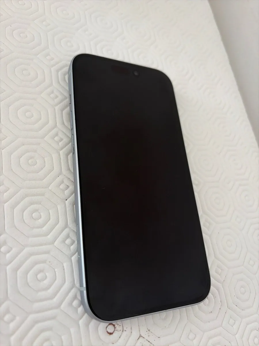 iPhone 15 mint condition 128Gb - Image 1