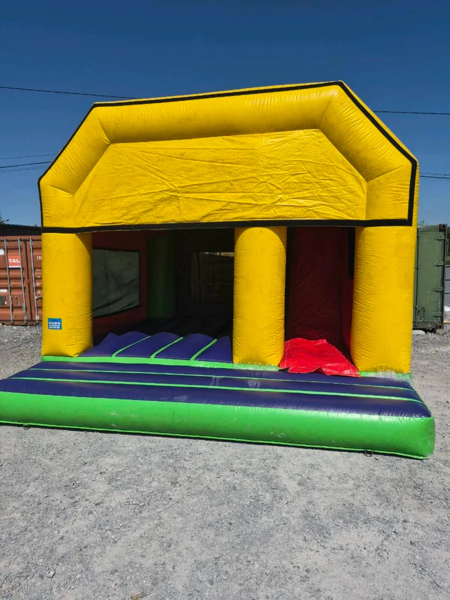bouncy castle bounceing castles - Image 4