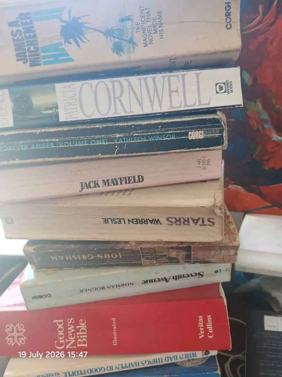 Large selection of books, - Image 2