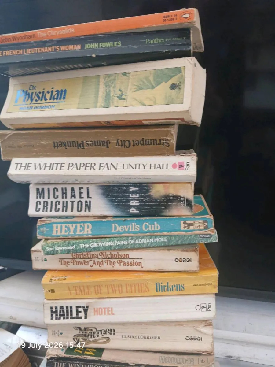 Large selection of books, - Image 4