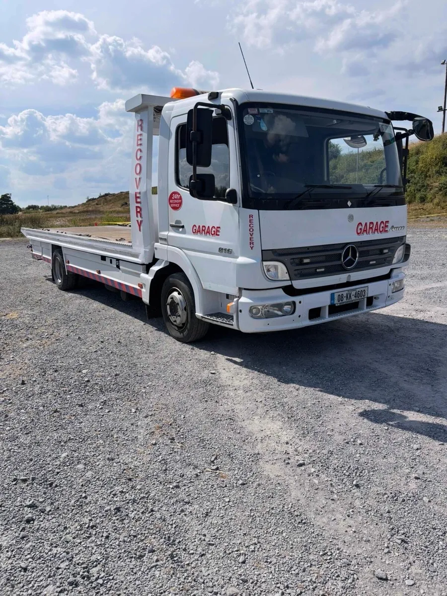 Mercedes recovery truck - Image 1