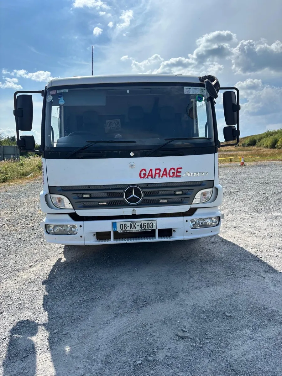 Mercedes recovery truck - Image 2