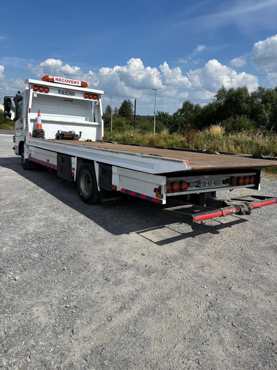 Mercedes recovery truck - Image 4