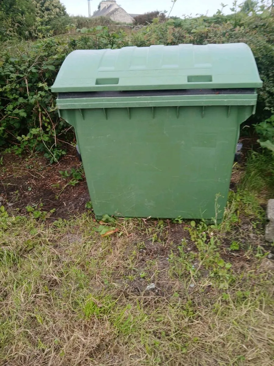 950 litre bins - Image 2