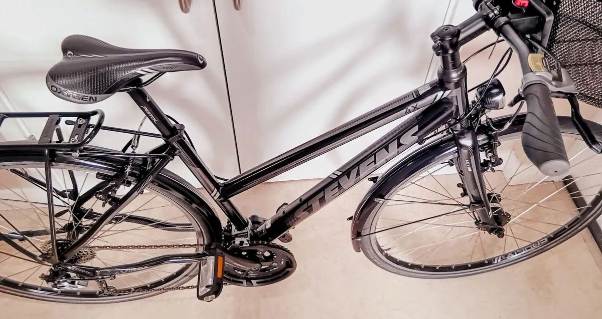 Ladies lite touring bike (LIKE NEW) - Image 4