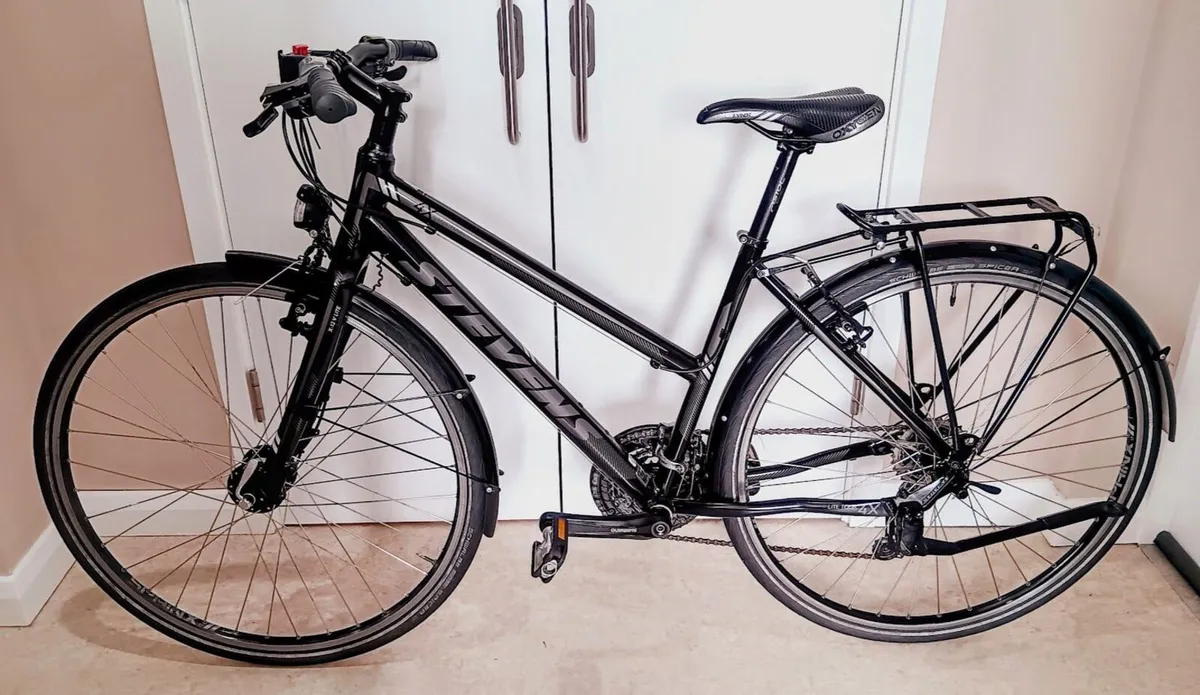 Ladies lite touring bike (LIKE NEW) - Image 1