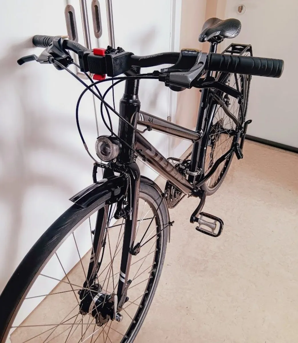 Ladies lite touring bike (LIKE NEW) - Image 2