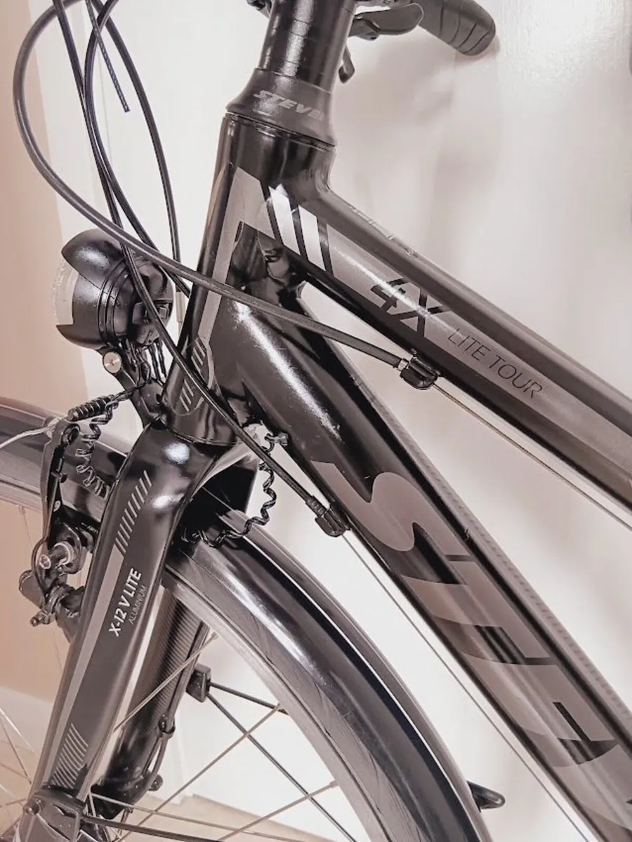 Ladies lite touring bike (LIKE NEW) - Image 3