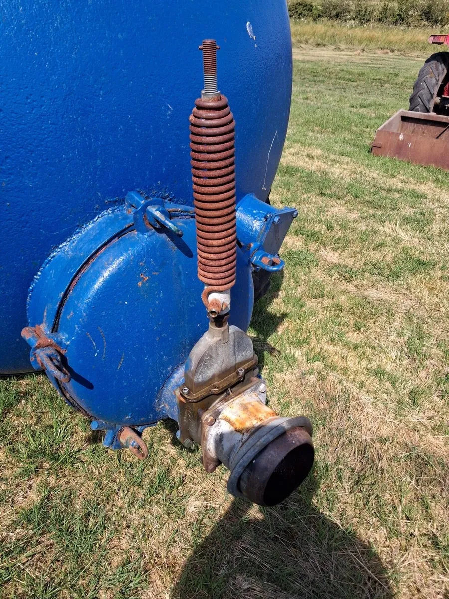 Slurry tank parts  8000 gal pump etc - Image 4