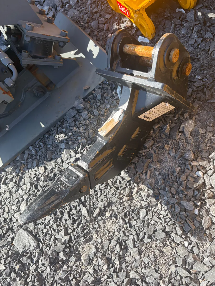 Unused 25mm pin ripper tooth  for sale - Image 1