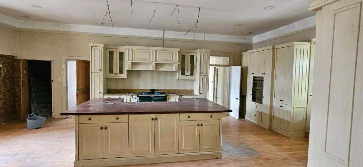 Grand Kitchen - Image 1