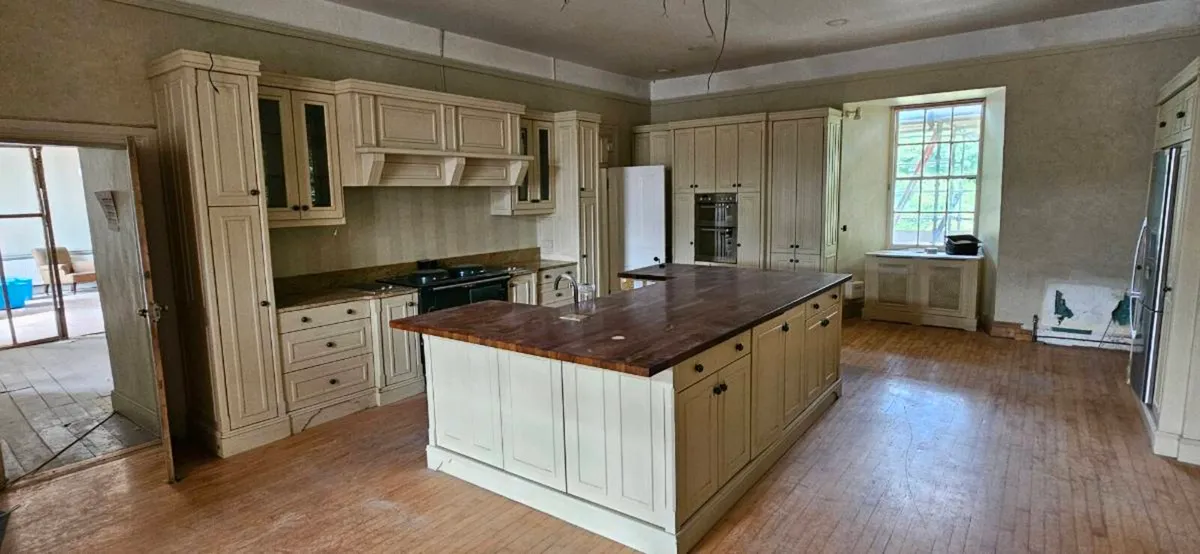 Grand Kitchen - Image 2