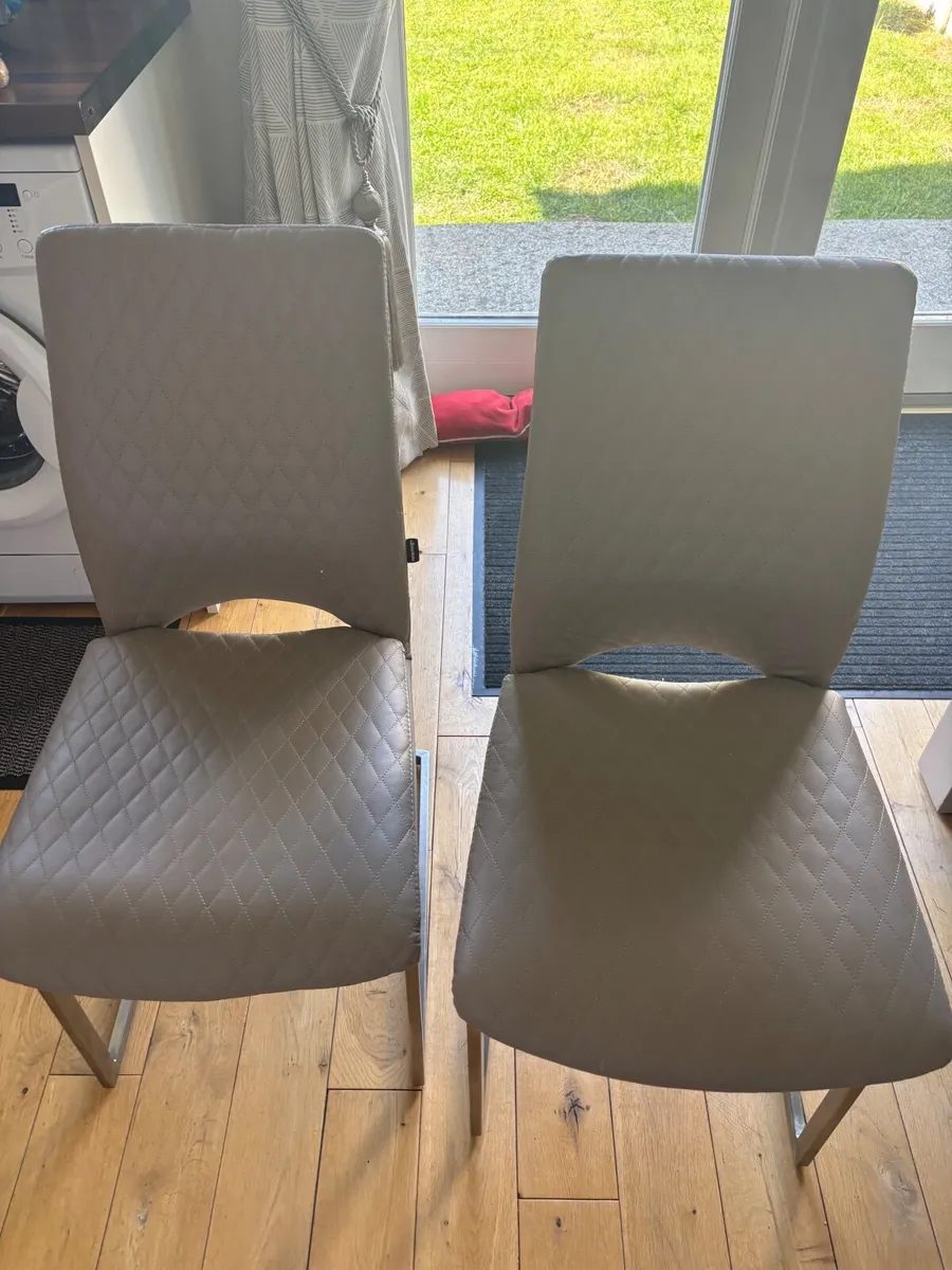 Dining chairs - Image 1